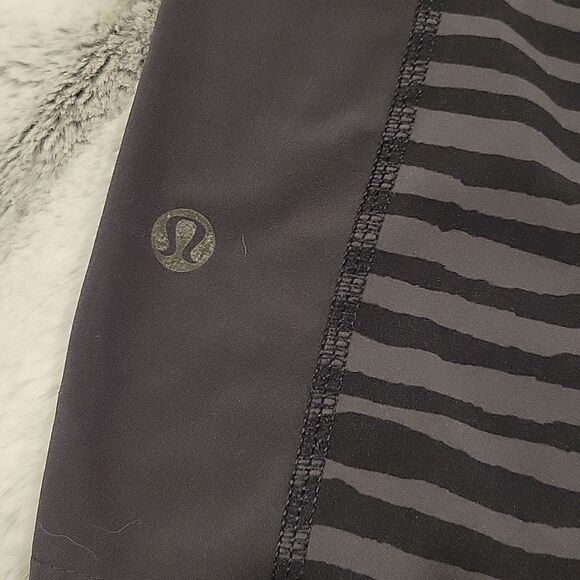 Lululemon T.H.E. Short 11” Linerless Black Gray Stripe Mens, Size L - Picture 7 of 12